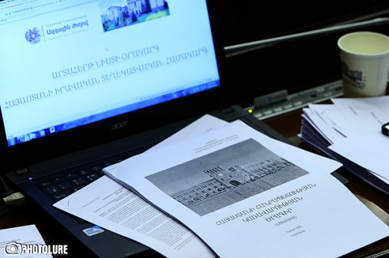 Правительство Армении обсудило, но не приняло программу своей деятельности. Пашинян назвал причину