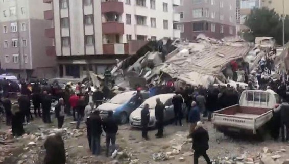 Шестиэтажное здание обрушилось в Стамбуле