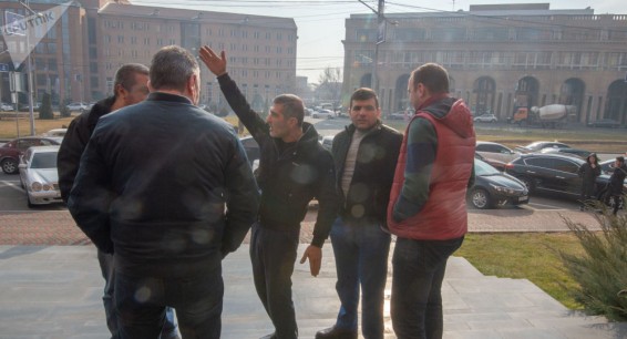 Победа камер над трусами: как ереванские таксисты отправили властям «сердечный» бумеранг