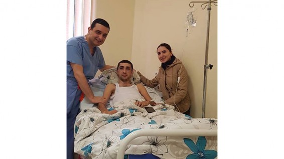 Получившего тяжелое ранение во время Апрельской войны Аветиса Заргаряна прооперировали