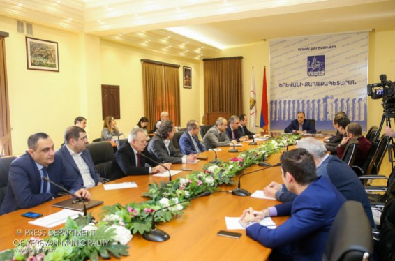 Երևանում առկա ավելի քան 6000 բազմաբնակարան բնակելի շենքերից 4-րդ կարգի վթարային է շուրջ 10-15 շենք. բաց լսումներ քաղաքապետարանում