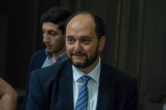 Եղե՛ք առողջ, երջանիկ, նպատակասլաց, վայելե՛ք տոներն ու նոր նպատակներ սահմանե՛ք. ԿԳ նախարարի շնորհավորական ուղերձը