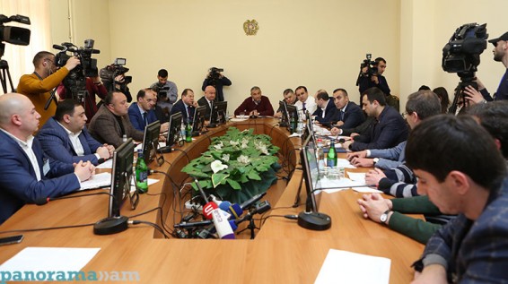 Պետական տուրքի բարձրանալու դեպքում փոխանակման կետերն ու գրավատները կփակվեն. Քննարկում՝ ԱԺ-ում