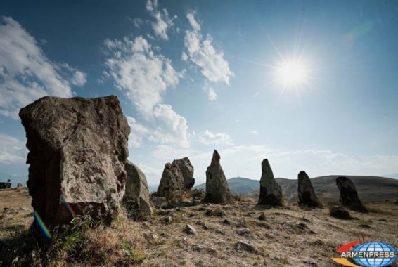 Քաղաքացիական ակտիվիստները մեղադրում են Քարահունջում պեղումներ իրականացնողներին, մասնագետը հակադարձում է