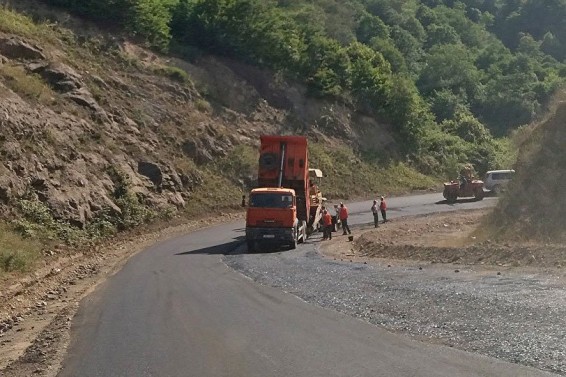 «Նոր Հայաստանում» շինարարները ռիսկի են գնացել և «գլխառադ» արել ճանապարհի կառուցումը. «Փաստ»