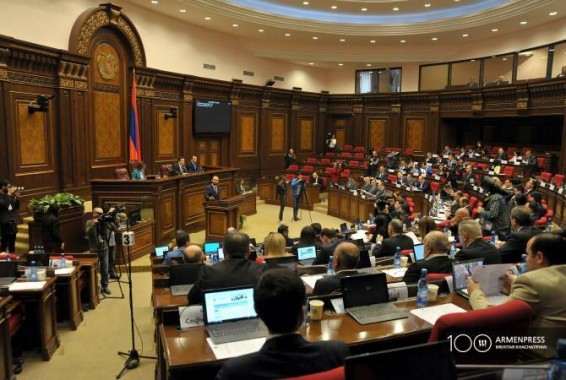 Բուհերում դասախոսող և ընտրովի քաղաքական պաշտոններ զբաղեցնող անձանց աշխատանքային պայմանագիրը կշարունակի մնալ ժամկետային