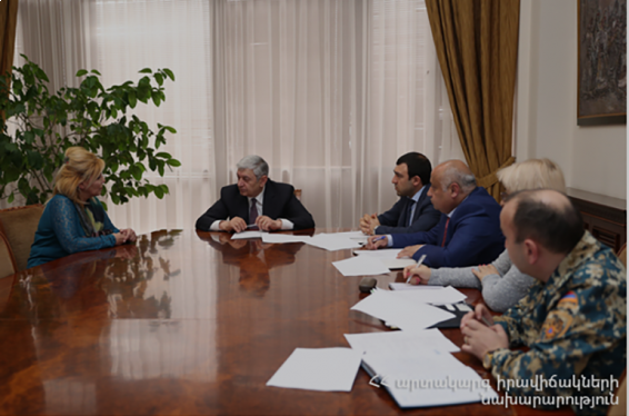 ԱԻ նախարարն ընդունել է քաղաքացիների, լսել նրանց դիմում–բողոքները