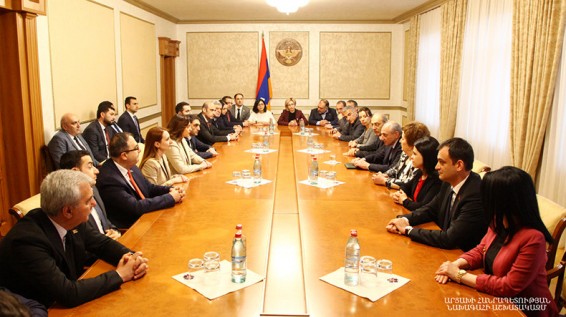 Բակո Սահակյանը ընդունել է «Իմ քայլը» կուսակցության անդամներին