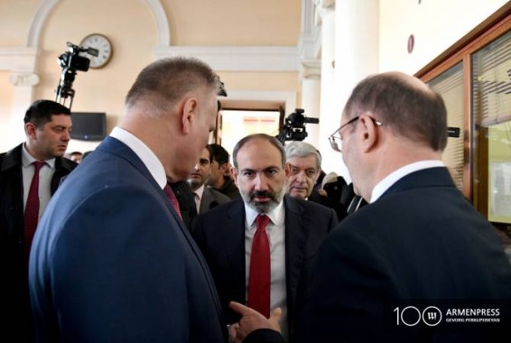 Никол Пашинян обсудил в Гюмри вопрос строительства нового автовокзала
