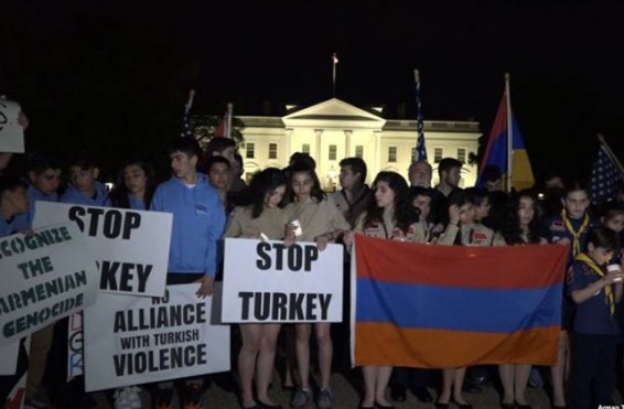 ԱՄՆ հայ համայնքի ներկայացուցիչները Սպիտակ տան առջև մոմավառությամբ հիշեցրել են Հայոց ցեղասպանությունը ճանաչելու պահանջի մասին