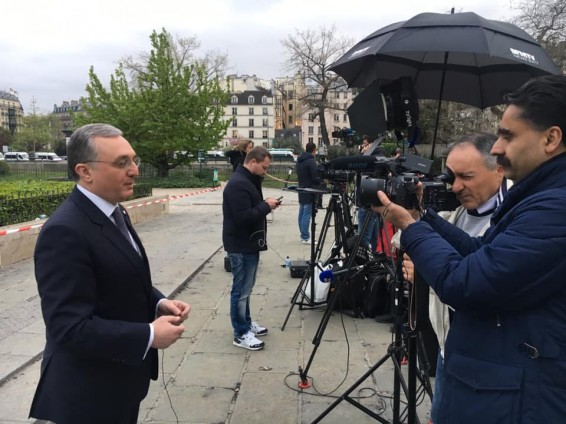 Зограб Мнацаканян посетил Собор Парижской Богоматери