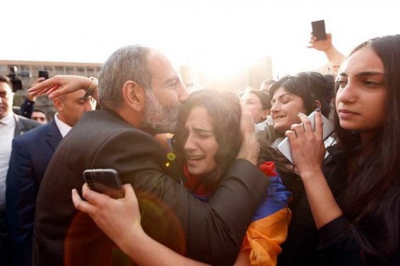 Մեր օրերի «պատմիչները». «Նամյոկ» իշխանություններին՝ թեև «քայլել ենք», բայց «մենակ ենք». «Իրատես»