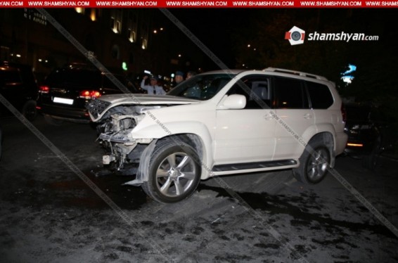 Երևանի կենտրոնում բախվել են Lexus-ն ու Infiniti-ն. կան վիրավորներ. Shamshyan.com