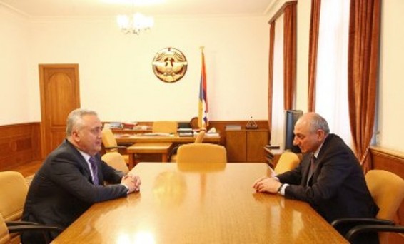 Բակո Սահակյանը Արթուր Ջավադյանի հետ քննարկել է բանկային ոլորտի խնդիրները