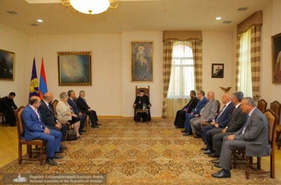 Արցախի խորհրդարանականները Գարեգին Բ կաթողիկոսի հետ քննարկել են Հայաստան-Արցախ-Սփյուռք եռամիասնության ամրապնդման հարցեր