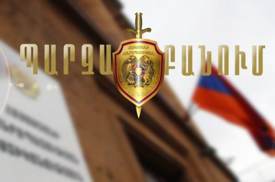 Կինը եղել է ալկոհոլի ազդեցության տակ, նստել է ճանապարհի երթևեկելի մասում, երբ մոտեցել են ոստիկանները, սկսել է հայհոյել. ոստիկանությունը՝ ինքնավնասման դեպքի մասին