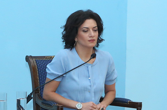 Ես իմ ամուսնուն շատ եմ սիրում, ինչ ասեմ. Վարչապետի տիկինը՝ պաշտոնական այցերին ամուսնուն ուղեկցելու մասին