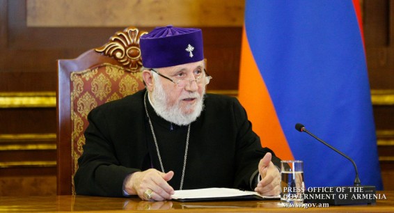 Гарегин Второй поздравил армян с Днем Республики