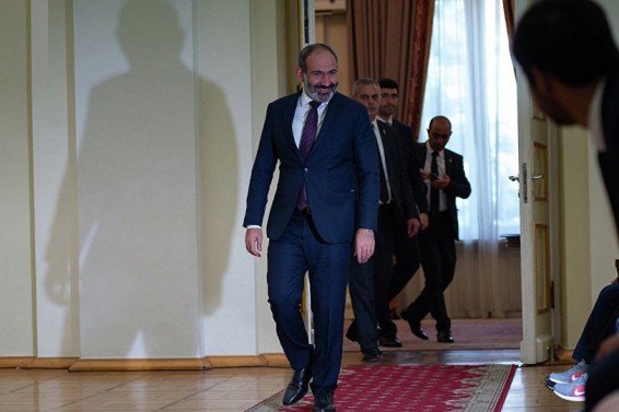 Փաշինյանը փոխում է ավանդույթը. Ռուսաստանի տոնին ներկա է եղել ՀՀԿ էլիտան, նաև՝ Ռիտա Սարգսյանը. «Հրապարակ»