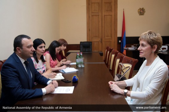 Առկա է հայ-բուլղարական փոխգործակցության չիրացված մեծ ներուժ. Վահե Էնֆիաջյանն ընդունել է ՀՀ–ում Բուլղարիայի դեսպանին
