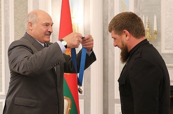 Лукашенко назвал Кадырова братом и наградил