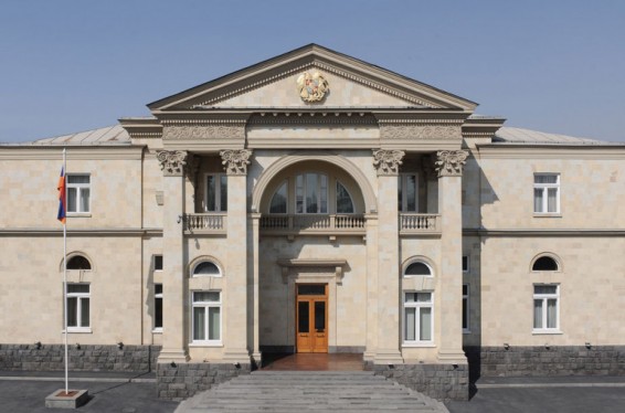 Ուղիղ.«Պահպանենք Սահմանադրությունը». Խորհրդանշական երթ դեպի ՀՀ նախագահի նստավայր