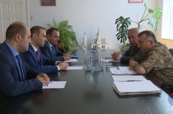 ՊԲ հրամանատար Կարեն Աբրահամյանն ընդունել է ՀՀ անվտանգության խորհրդի քարտուղար Արմեն Գրիգորյանին