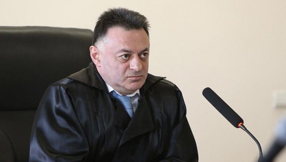 Տարօրինակ է, որ այսպիսի թիրախավորում ունենում են այն դատավորները, ովքեր կայացնում են իշխանության քիմքին անհաճելի որոշումներ․ Պետրոսյան
