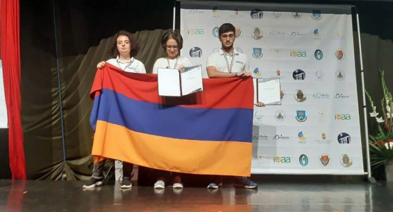 Армянские школьники выиграли медали на международной олимпиаде в Венгрии