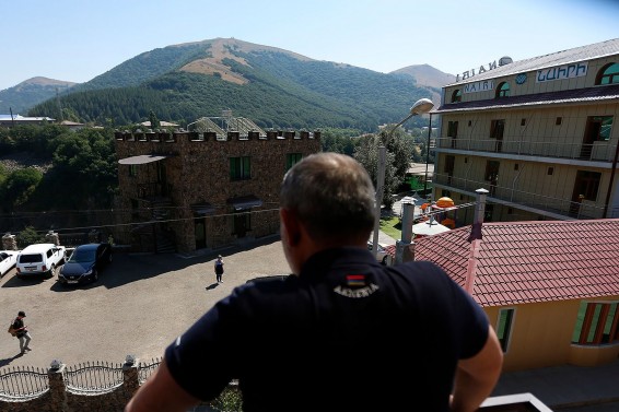 Վարչապետը դժգոհել է՝ միայնակ է մնացել Ամուլսարի հարցում. Մանրամասներ ծաղկաձորյան հանդիպումից. «Ժողովուրդ»
