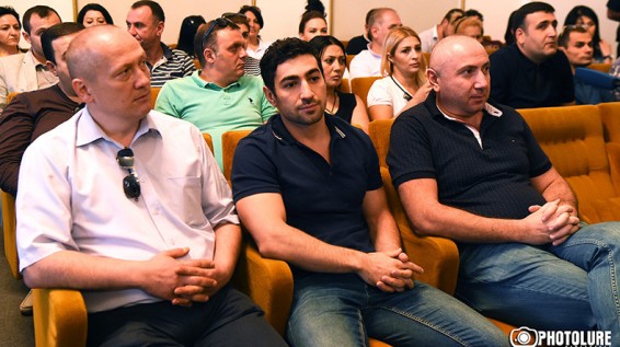 Сын Роберта Кочаряна надеется, что судьи КС Армении не поддадутся давлению