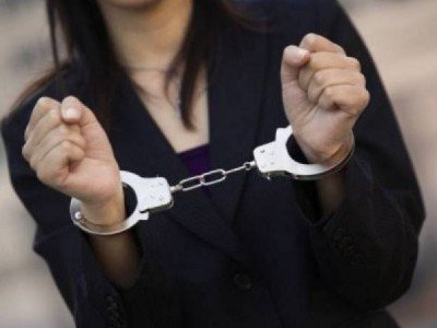 24-ամյա աղջիկն առեւտրի կենտրոնից գողություն է արել. Նրա մոտ հայտնաբերել են կանացի բաճկոն եւ զգեստ