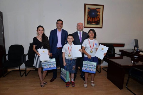 Ռոբերտ Սարգսյանն ընդունել է Ավանցի շախմատիստներին և հանձնել շնորհակալագրեր