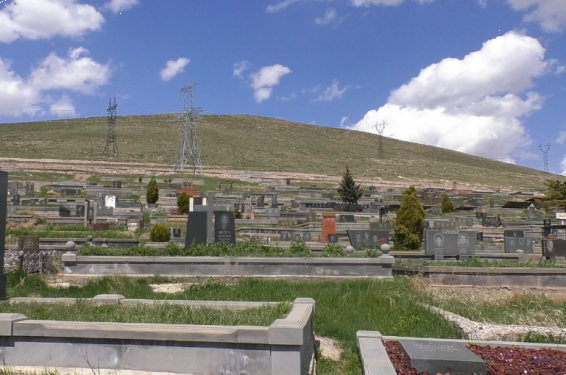 «Շիրակ» գերեզմանատնից ծաղկեպսակների հենասյուներ և զամբյուղներ են գողացել