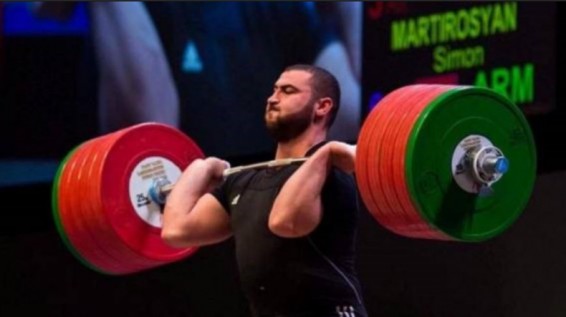 Тяжелоатлет из Армении стал чемпионом мира, установив мировой рекорд.