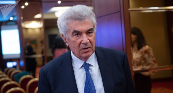 Бывший глава КС Армении прочел следователям 