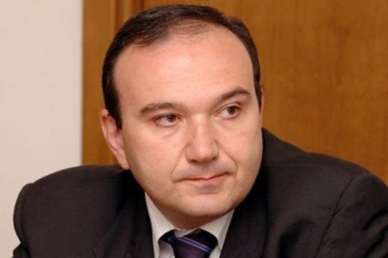 ԿԳ նախարարը որոշել է պայքարել դպրոցներում արատավոր դրսեւորումների դեմ