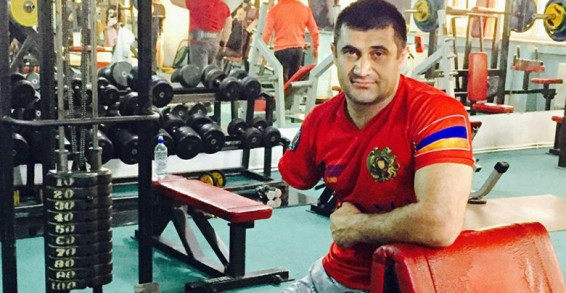 Потерявший ноги в боях в Карабахе армянин стал чемпионом мира