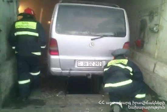 Փրկարարները հոսանքազրկել են ավտոմեքենան