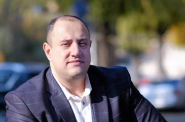 ԵՊՀ՝ ակադեմիկոսի կոչումով ռեկտորի պաշտոնակատարը 1937-ի տառին և ոգուն համապատասխան ուսանող է «կանդալել» տալիս. Միհրան Հակոբյան