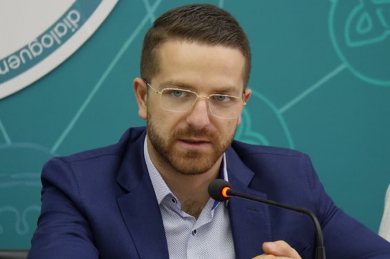 Пашинян освободил от должности подозреваемого в получении крупной взятки замглавы Минобрнауки