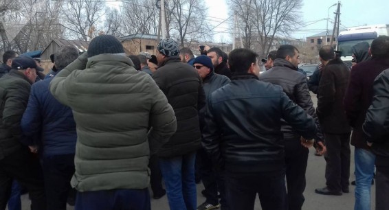 Страсти по роддому в армянском Маралике: жители перекрыли трассу