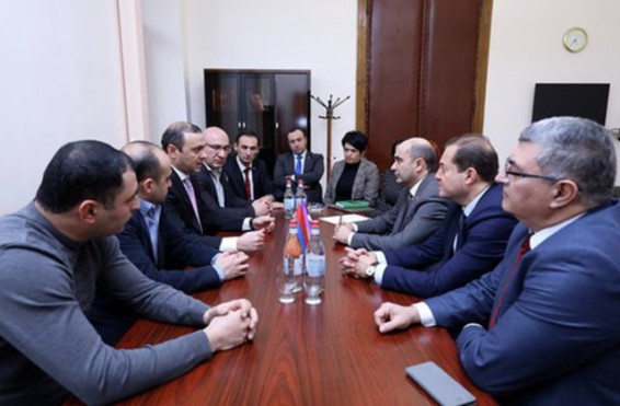 ԱԺ «Լուսավոր Հայաստան» խմբակցությունը Արմեն Գրիգորյանի հետ քննարկել է Հայաստանի ներքին և արտաքին մարտահրավերներին առնչվող մի շարք հարցեր