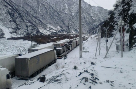 Լարսը փակ է բոլոր տիպի ավտոմեքենաների համար. ռուսական կողմում կա կուտակված 240 բեռնատար և 120 մարդատար ավտոմեքենա