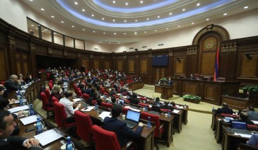 Ազգային ժողովում ընթանում է արտահերթ նիստը. Օրակարգում աղմկահարույց նախագծերն են (ուղիղ)