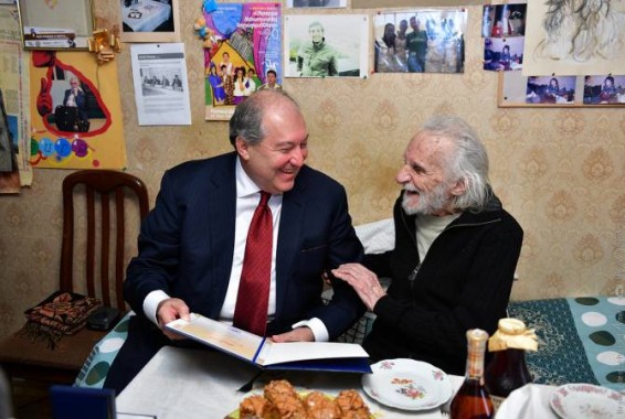 «Խորապես ցավակցում եմ անվանի արտիստի ընտանիքին». Արմեն Սարգսյան