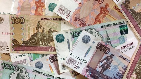 Երևանի 17-ամյա բնակչուհին ռուսական կեղծ թղթադրամներով Կապանում գնումներ է կատարել