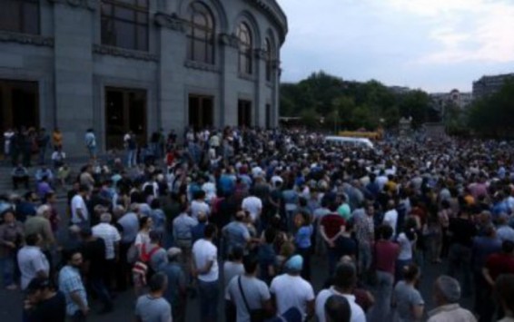 Ազատության հրապարակում մեկնարկել է հանրահավաքը. ավարտին երթ կանեն դեպի Դատապարտյալների հիվանդանոց