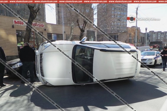 Երևանում Toyota Land Cruiser Prado-ն բախվել է կայանված Nissan-ին և կողաշրջվել. Shamshyan.com