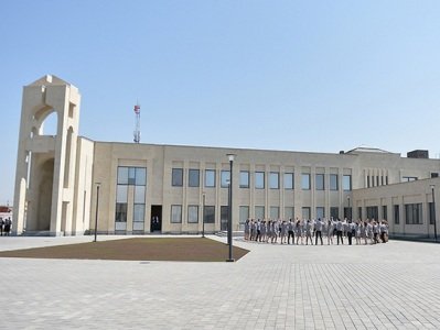 Էջմիածնի Էռնեկյանի դպրոցում կաթողիկոսի որոշմամբ դասերը դադարեցվել են